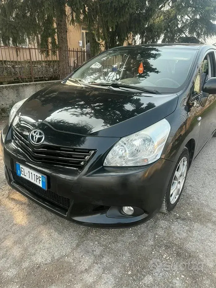 Usata Toyota Verso 126 CV (92 kW) 2012 Nero Monovolume