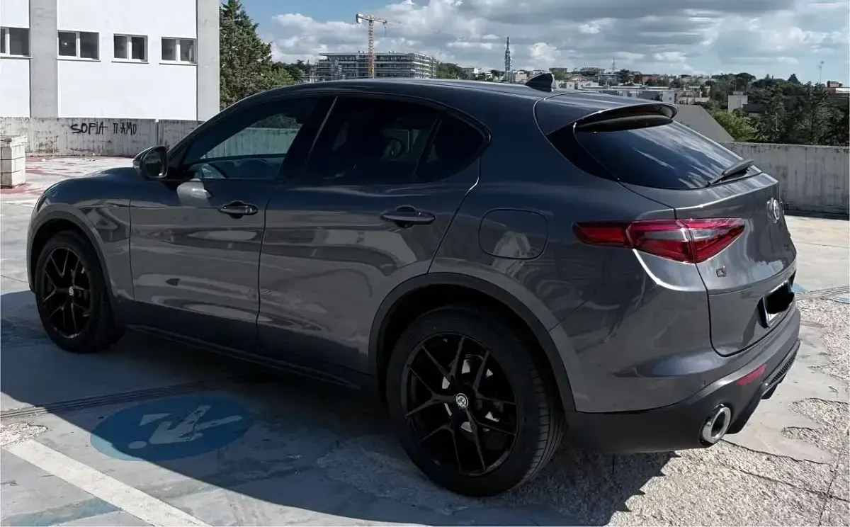 Usata Alfa Romeo Stelvio Executive 209 CV (153 kW) 2017 Grigio SUV