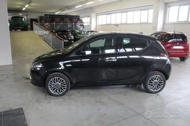 Usata Lancia Ypsilon Gold 69 CV (50 kW) 2023 Nero Utilitaria
