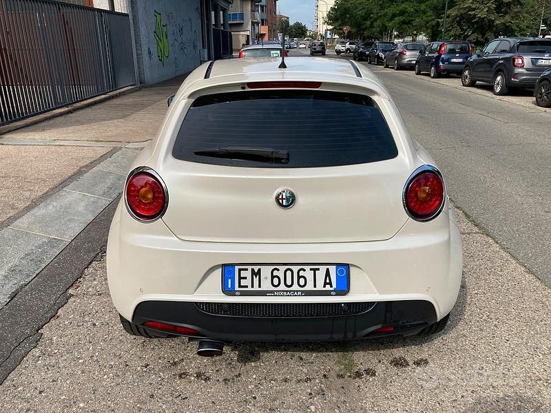 Usata Alfa Romeo MiTo Distinctive 120 CV (88 kW) 2012 Bianco Utilitaria