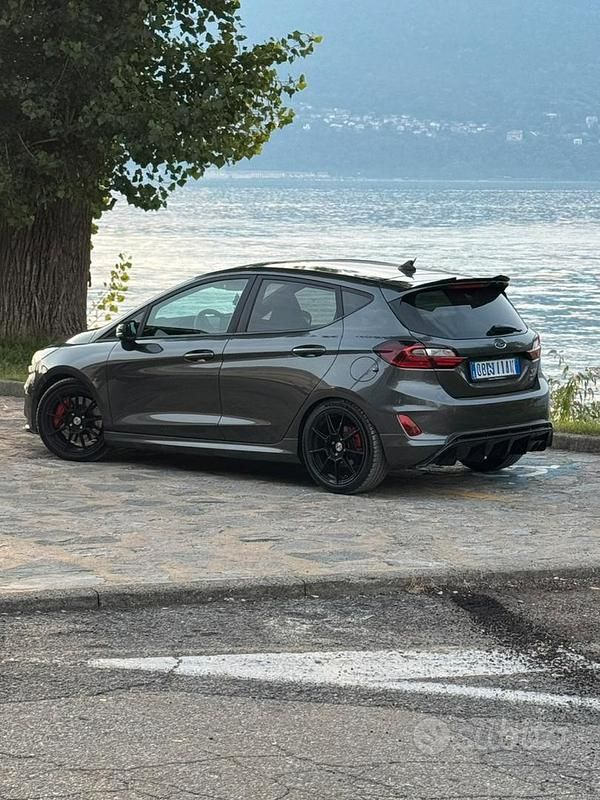 Usata Ford Fiesta ST 240 CV (176 kW) 2023 Grigio Utilitaria