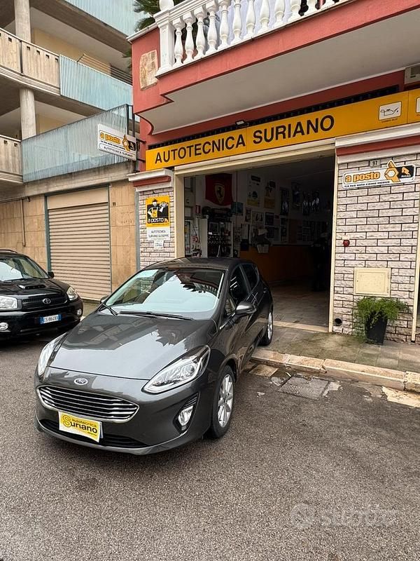 Usata Ford Fiesta 86 CV (63 kW) 2018 Grigio Berlina
