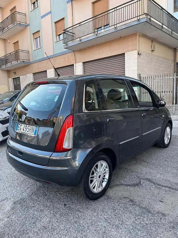 Usata Lancia Musa 95 CV (69 kW) 2010 Bluazzurro Monovolume