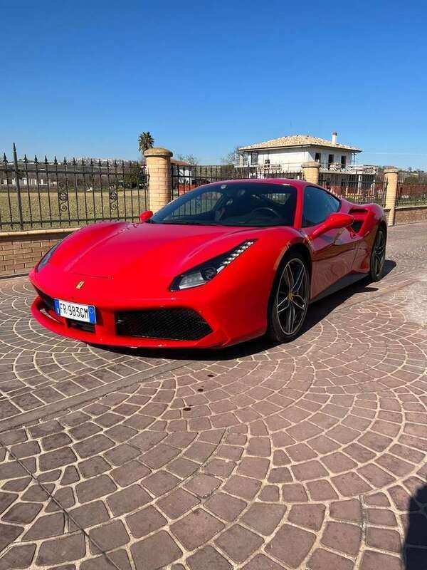 Rosso Usata 2018 Ferrari 488 Coupé | 290.000 € - Immagine 1/4