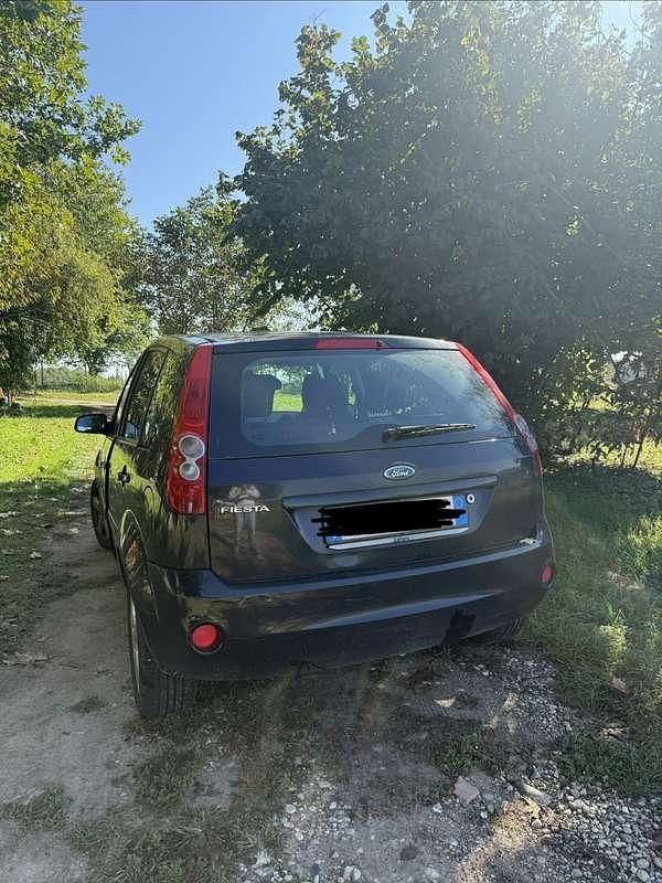 Usata Ford Fiesta Ghia 75 CV (55 kW) 2007 Utilitaria