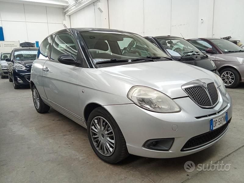 Usata Lancia Ypsilon 60 CV (44 kW) 2008 Argento Utilitaria