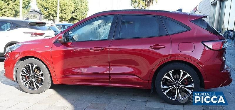 Usata Ford Kuga ST-Line X 120 CV (88 kW) 2022 Rosso SUV