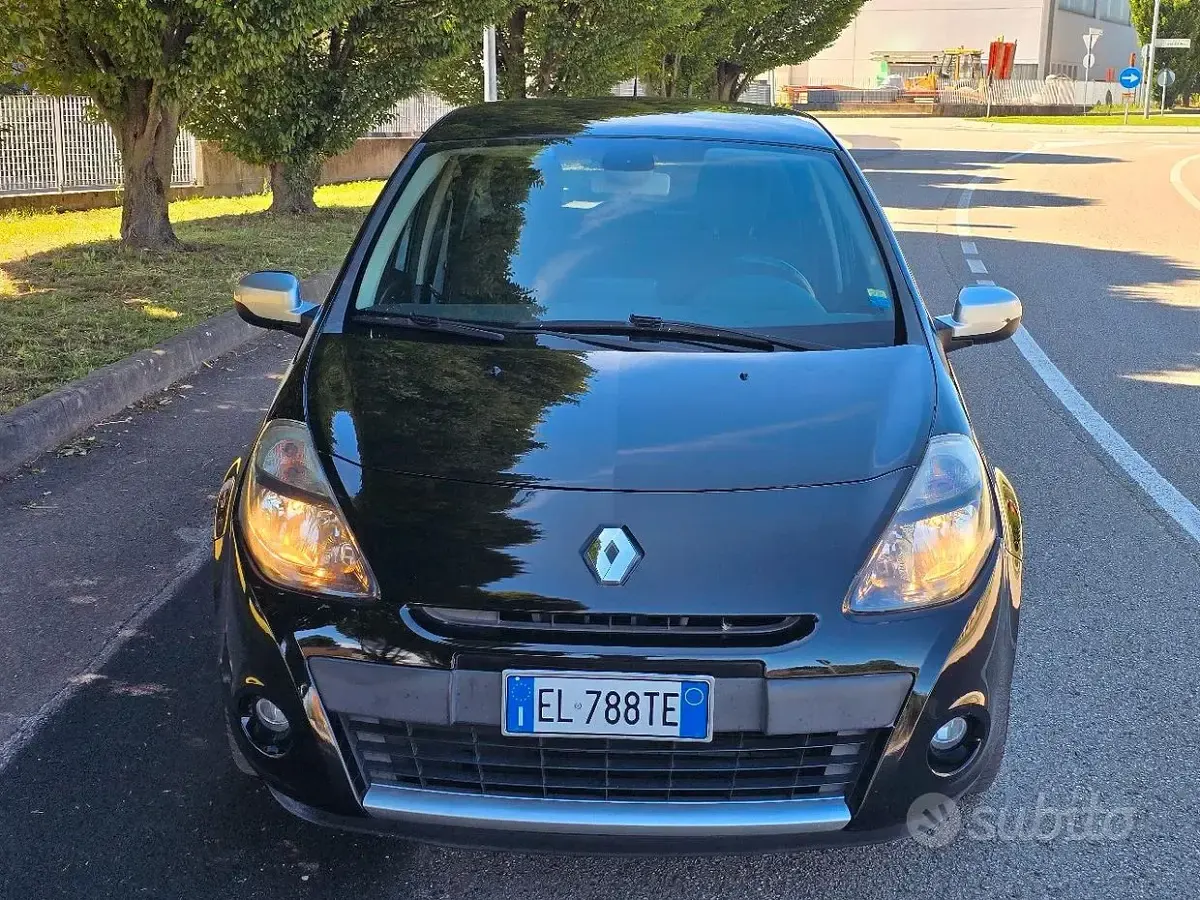 Usata Renault Clio IV Dynamique 75 CV (55 kW) 2012 Nero Berlina
