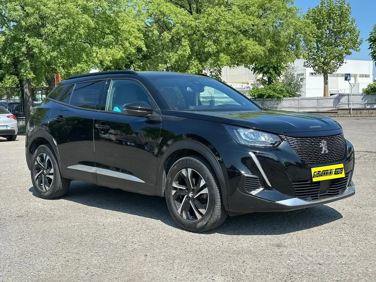 Usata Peugeot 2008 Allure 131 CV (96 kW) 2023 Nero SUV