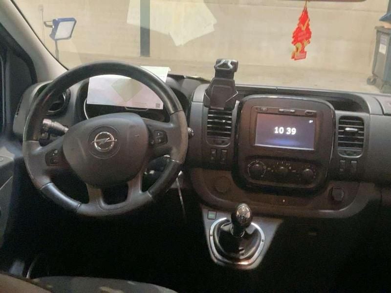Usata Opel Vivaro 125 CV (91 kW) 2017 Argento Monovolume