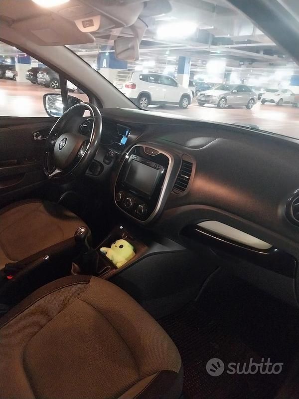 Usata Renault Captur Life 90 CV (66 kW) 2017 Grigio SUV