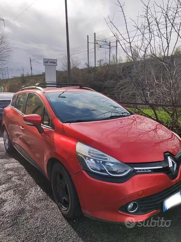Usata Renault Clio GrandTour 75 CV (55 kW) 2015 Rosso Station wagon