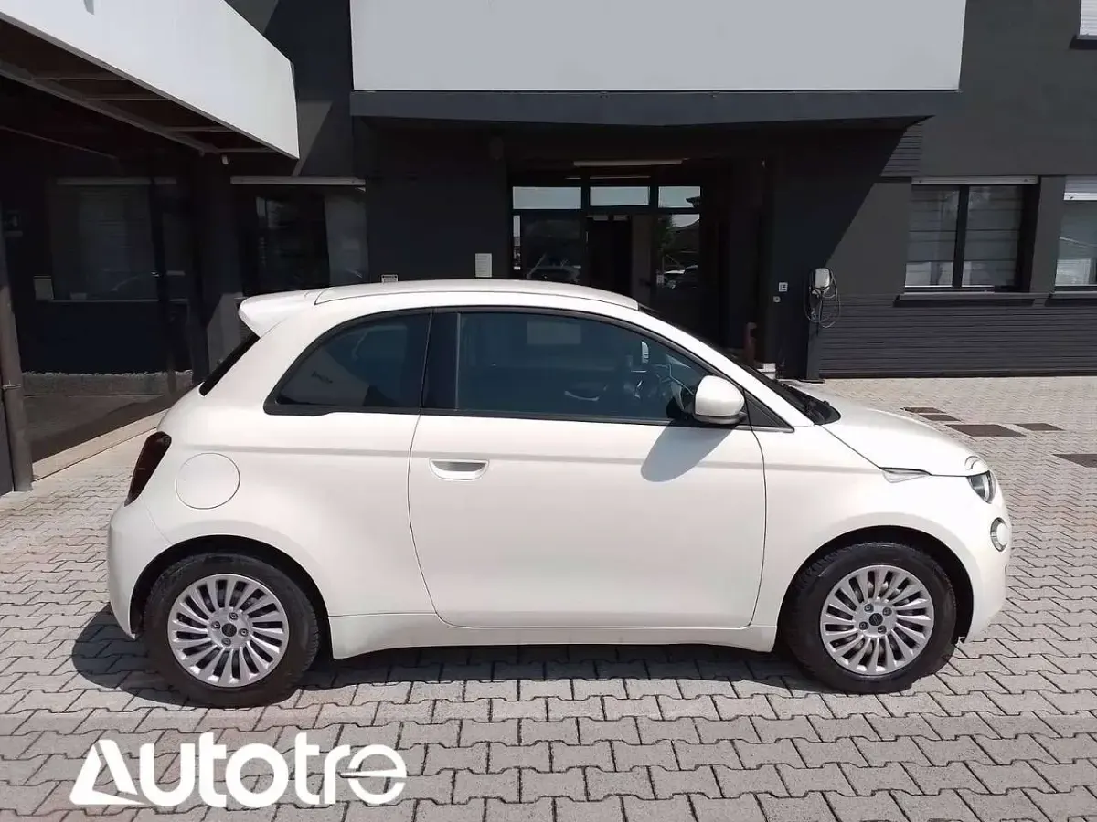 Usata Fiat 500e Action 42 kW (58 CV) 2022 Bianco Utilitaria