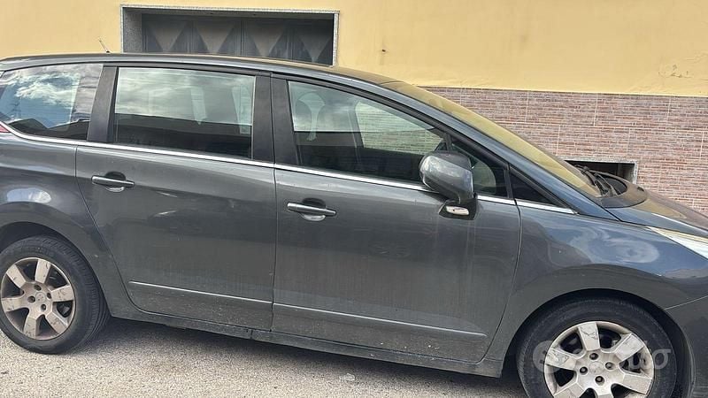 Usata Peugeot 5008 2011 Grigio Station wagon