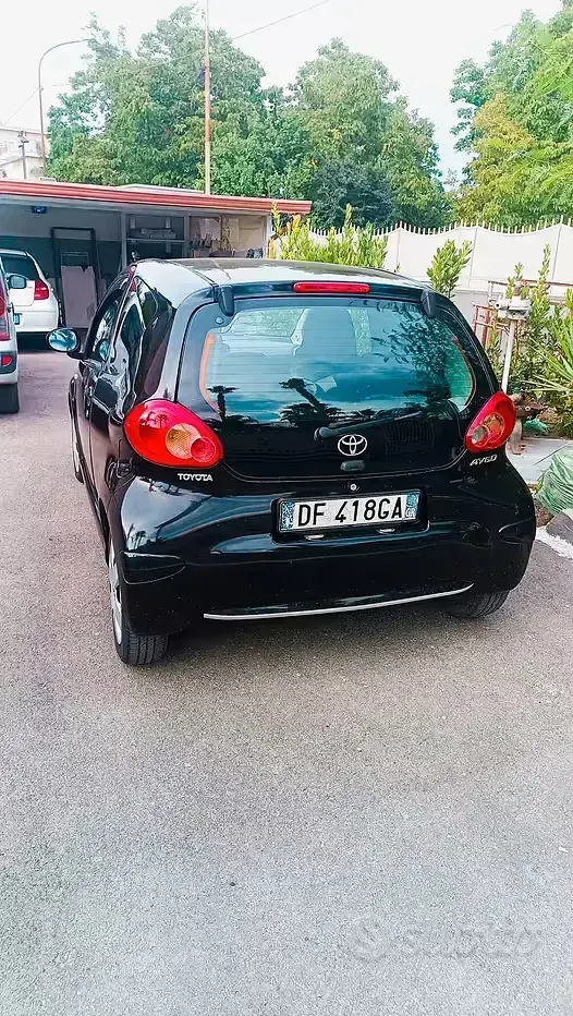 Usata Toyota Aygo 68 CV (50 kW) 2007 Nero Utilitaria