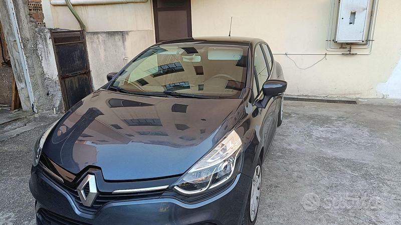 Usata Renault Clio IV Zen 75 CV (55 kW) 2018 Grigio Utilitaria