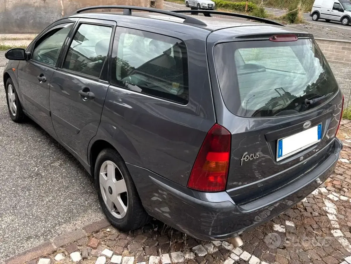 Usata Ford Focus Ghia 116 CV (85 kW) 2003 Grigio Station wagon
