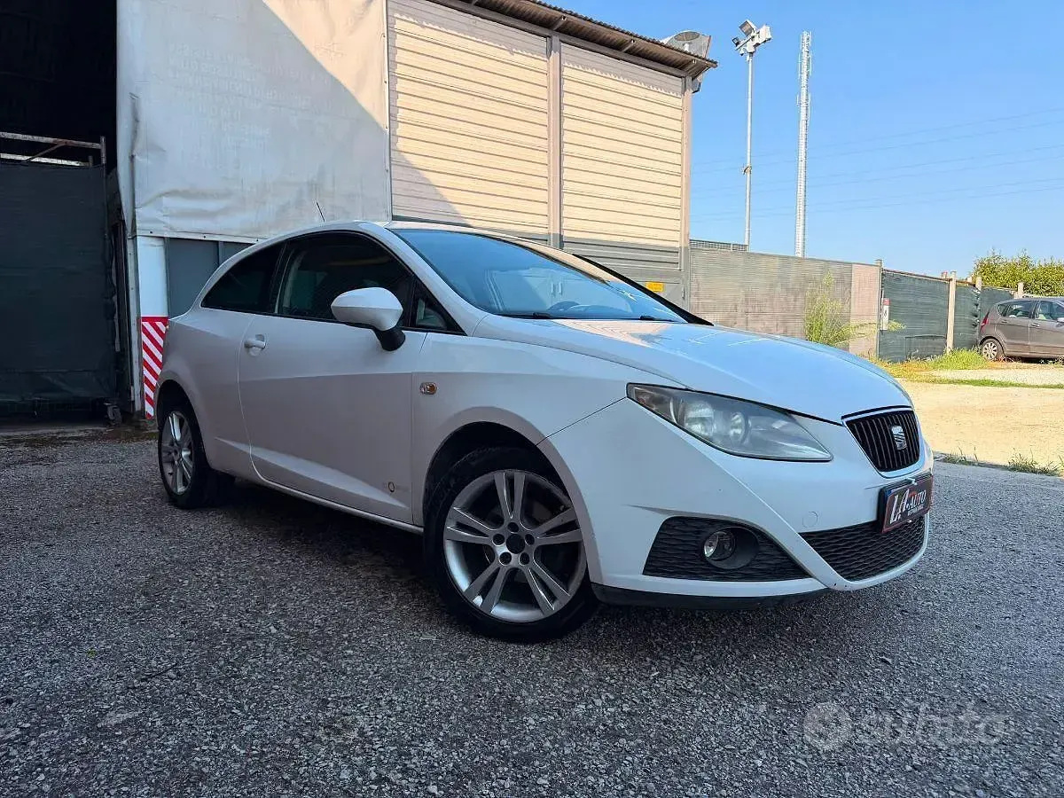 Usata Seat Ibiza 75 CV (55 kW) 2012 Bianco Coupé