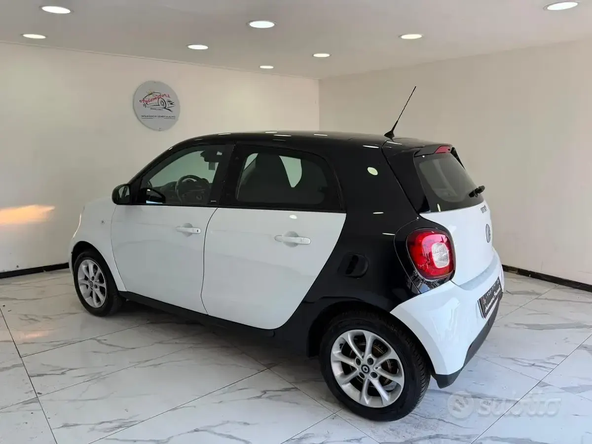 Usata Smart ForFour Passion 90 CV (66 kW) 2017 Bianco Utilitaria