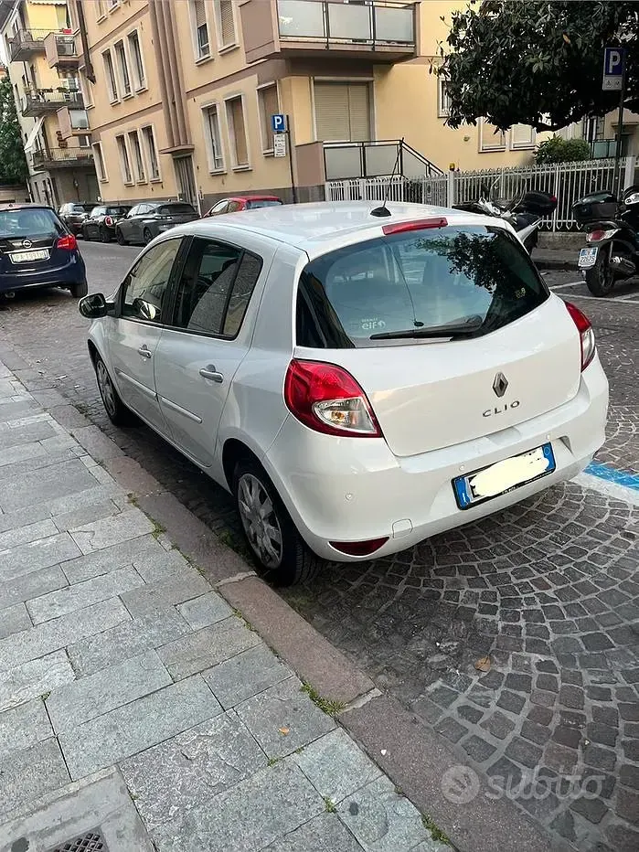 Usata Renault Clio II 58 CV (42 kW) 2010 Bianco Berlina