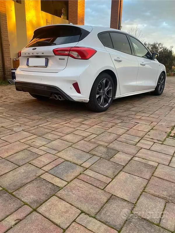 Usata Ford Focus 125 CV (91 kW) 2019 Bianco Berlina