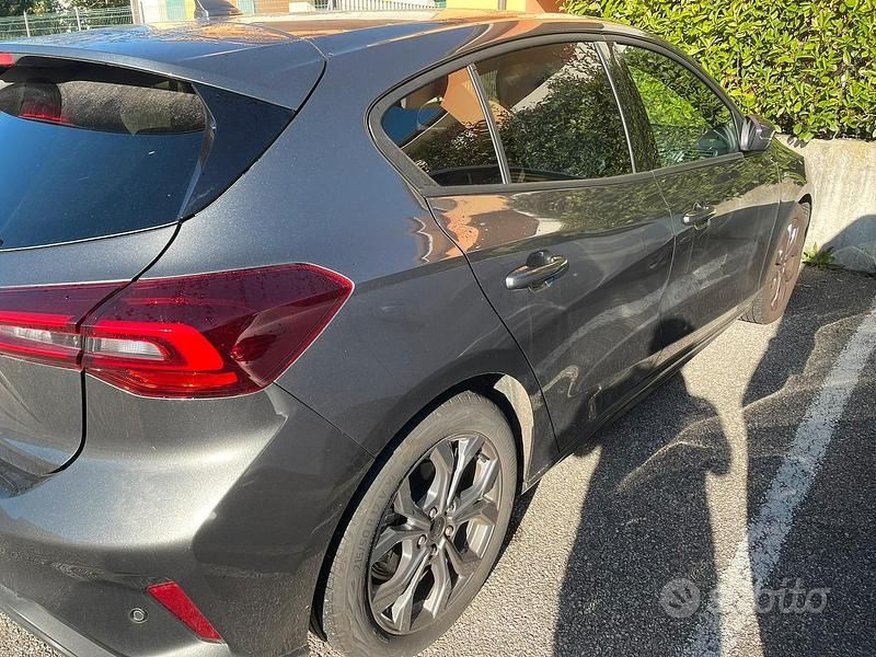 Usata Ford Focus ST-Line X 116 CV (85 kW) 2023 Grigio Berlina