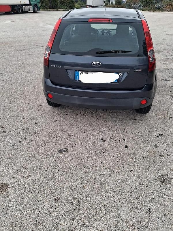 Usata Ford Fiesta 68 CV (50 kW) 2006 Utilitaria