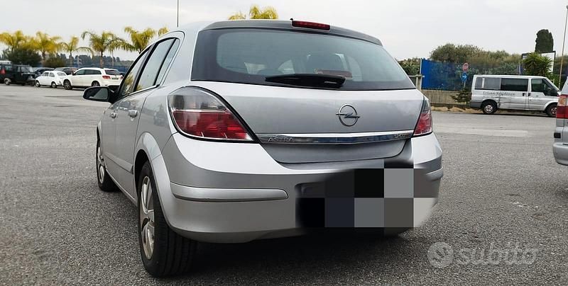 Usata Opel Astra 82 CV (60 kW) 2008 Grigio Berlina