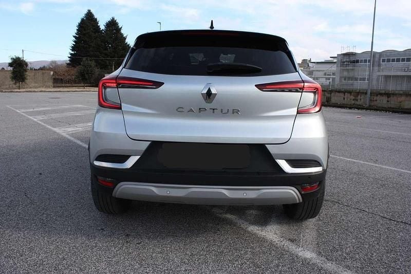 Usata Renault Captur Techno 101 CV (74 kW) 2023 Grigio SUV