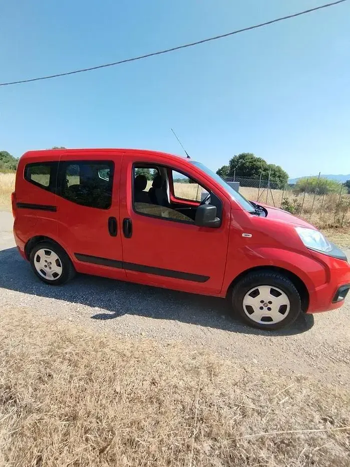 Usata Fiat Qubo Trekking 77 CV (56 kW) 2017 Rosso Monovolume