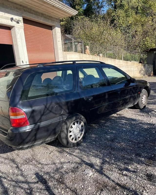 Usata Ford Mondeo 90 CV (66 kW) 1997 Nero Station wagon
