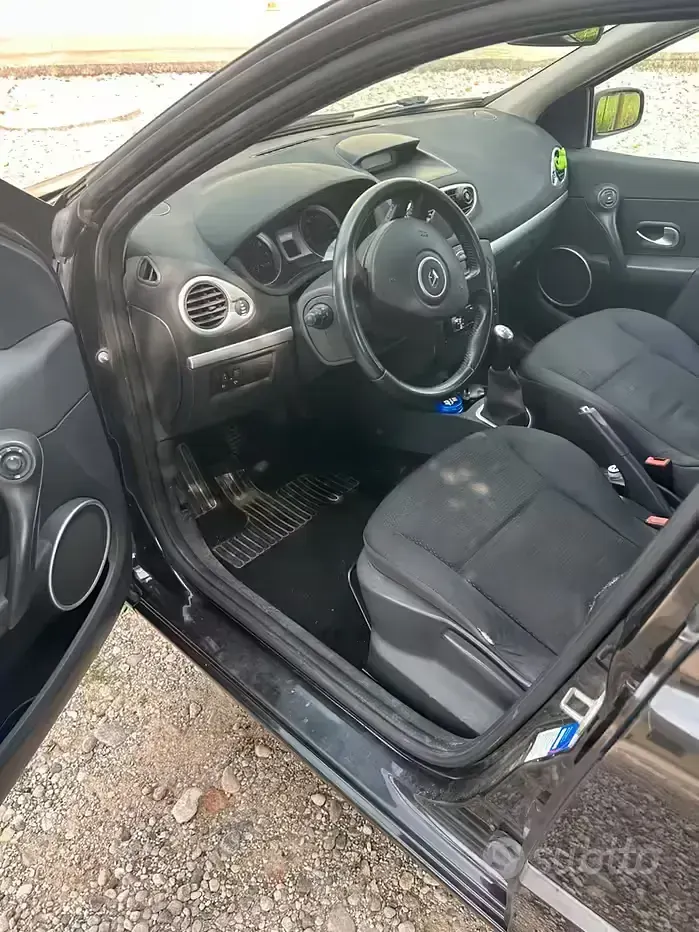 Usata Renault Clio II Dynamique 75 CV (55 kW) 2007 Nero Berlina