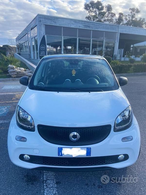 Usata Smart ForFour 71 CV (52 kW) 2019 Bianco Utilitaria
