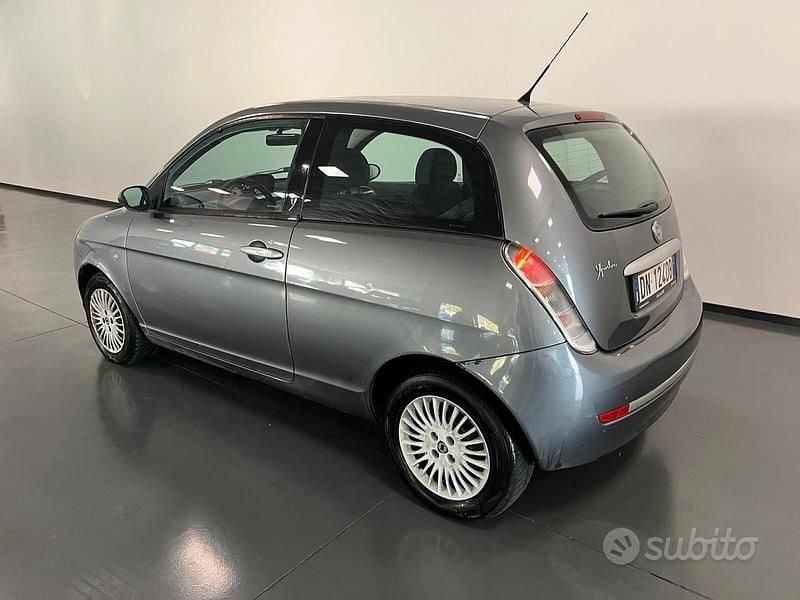 Begagnad Lancia Ypsilon 60 HK (44 kW) 2008 Grå Halvkombi