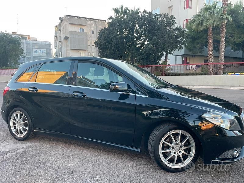 Nero Usata 2013 Mercedes B180 Monovolume | 11.000 € - Immagine 1/4