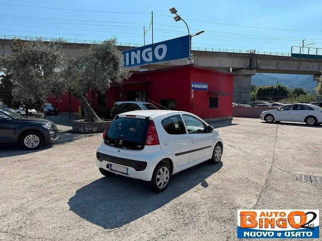 Usata Peugeot 107 Active 68 CV (50 kW) 2012 Bianco Utilitaria
