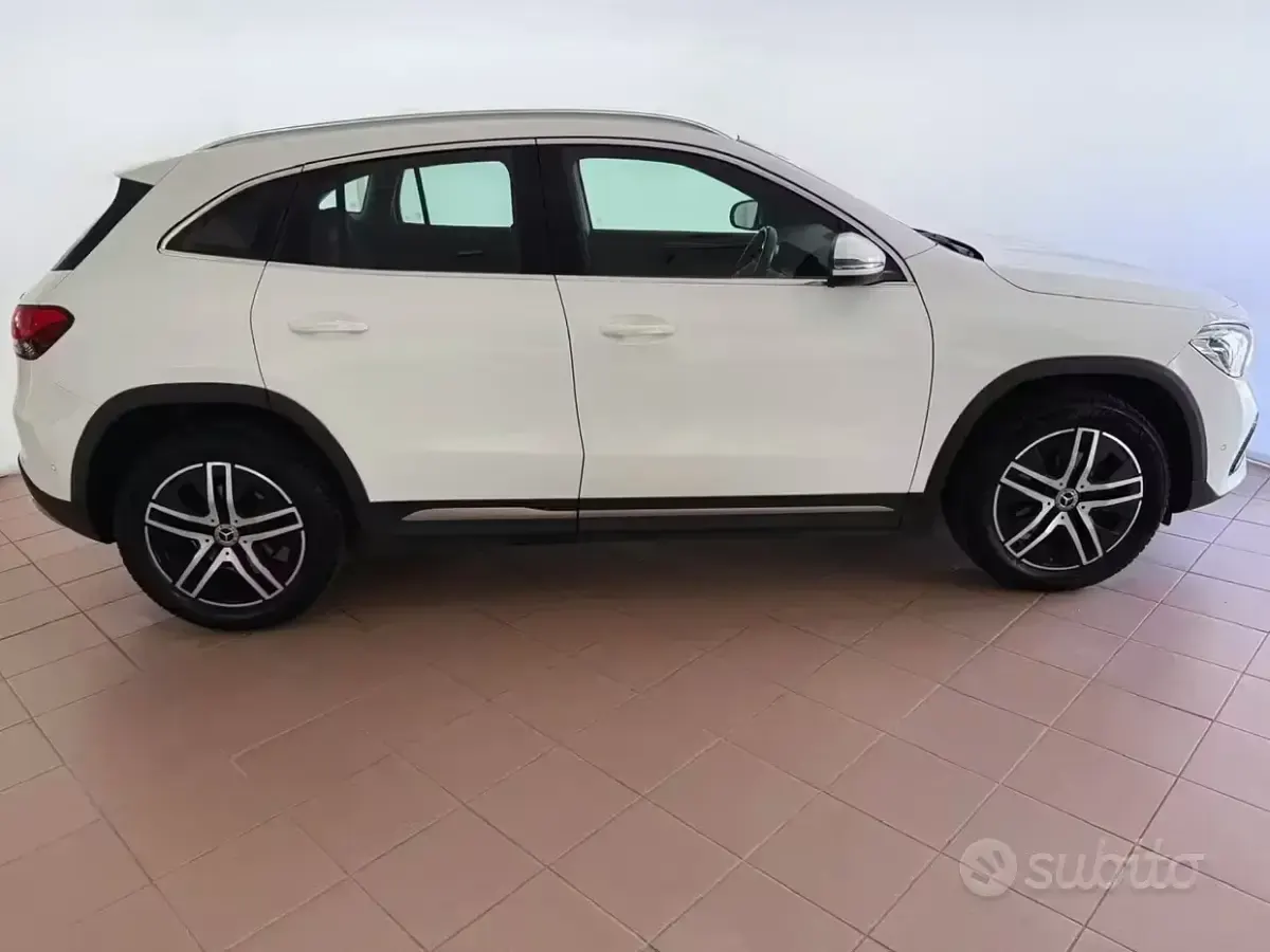 Usata Mercedes GLA200 Premium 150 CV (110 kW) 2023 Bianco SUV