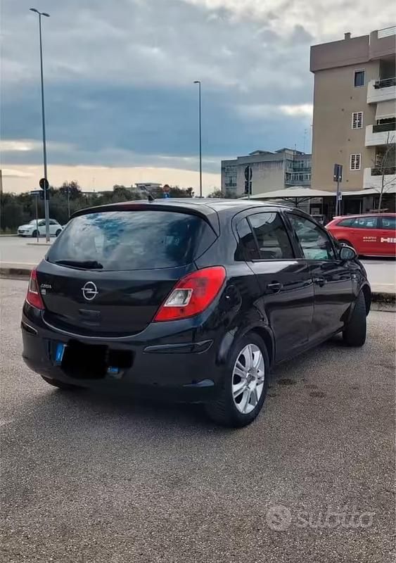 Usata Opel Corsa 75 CV (55 kW) 2009 Nero Utilitaria