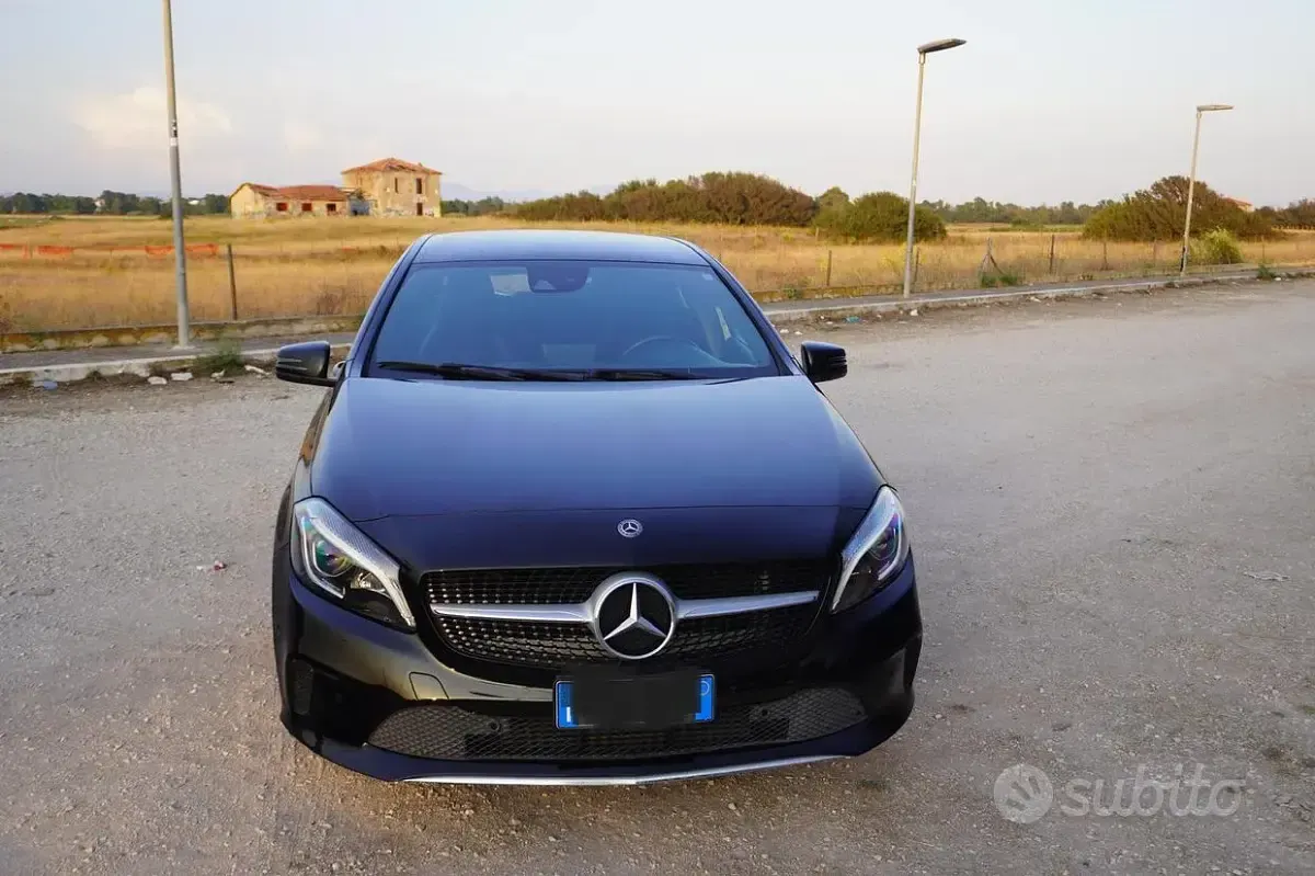 Usata Mercedes A180 Premium 109 CV (80 kW) 2017 Nero Utilitaria