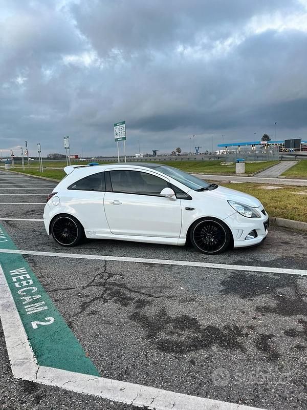 Usata Opel Corsa OPC 240 CV (176 kW) 2010 Bianco Utilitaria