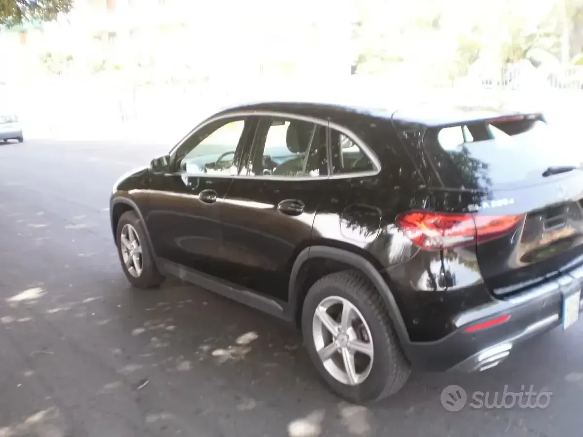 Usata Mercedes GLA200 150 CV (110 kW) 2021 Nero SUV