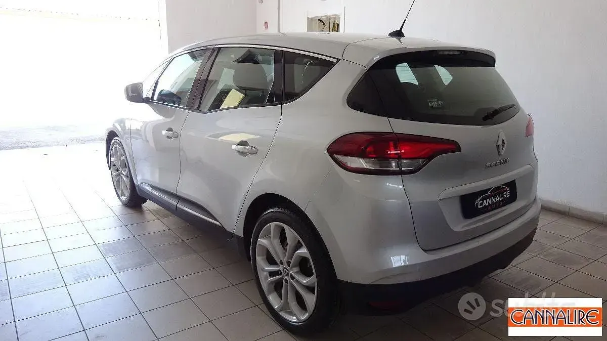 Usata Renault Scénic IV Zen 109 CV (80 kW) 2018 Grigio Monovolume
