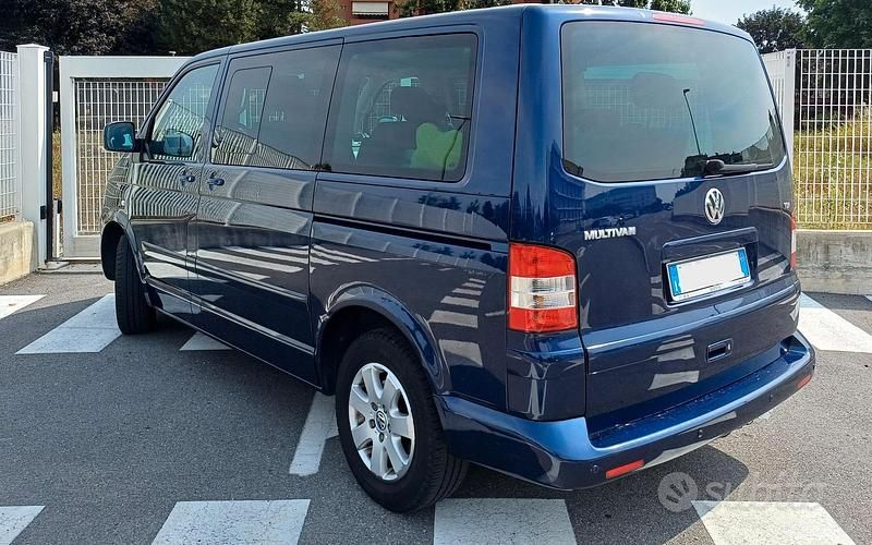 Usata VW Multivan 130 CV (95 kW) 2009 Blu Furgone