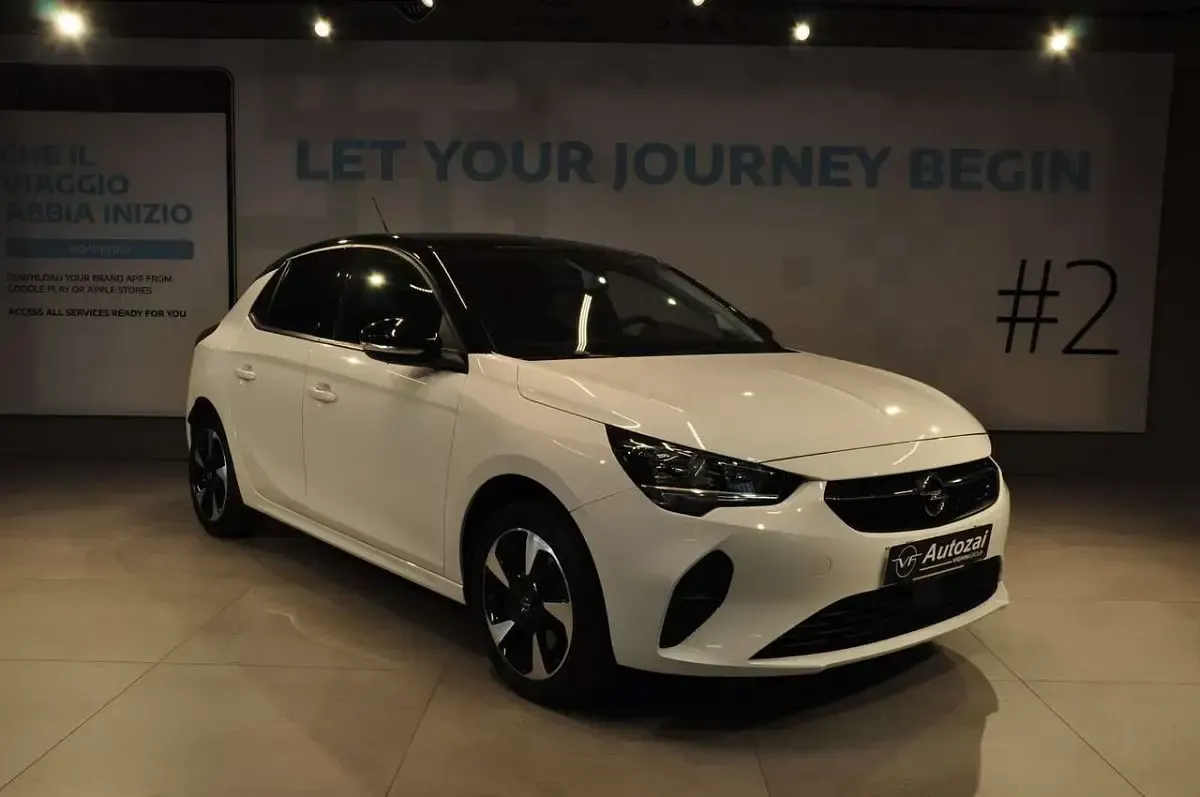 Usata Opel Corsa-e Elegance 100 kW (136 CV) 2021 Bianco Utilitaria