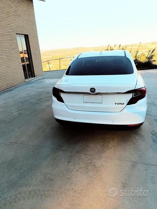 Usata Fiat Tipo Easy 120 CV (88 kW) 2017 Bianco Berlina