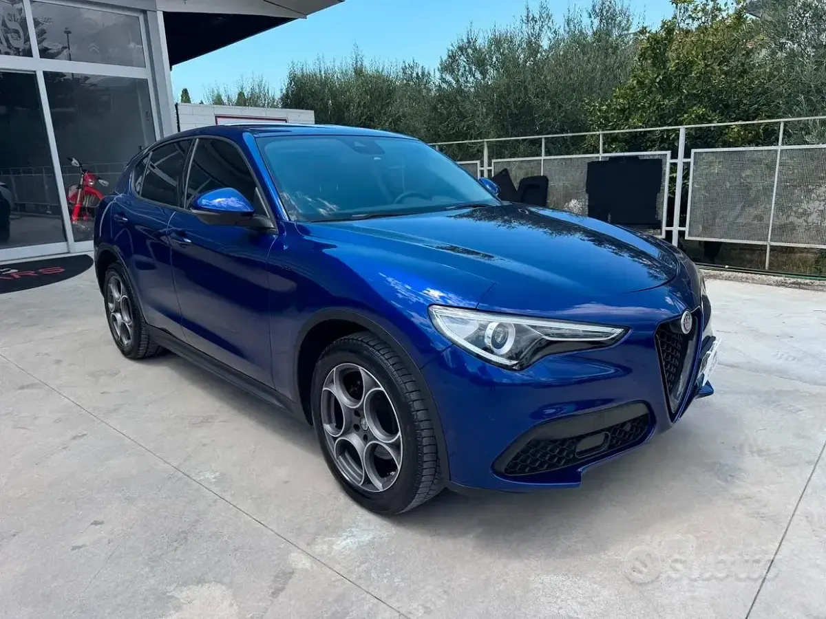 Usata Alfa Romeo Stelvio Sprint 190 CV (139 kW) 2021 Blu SUV