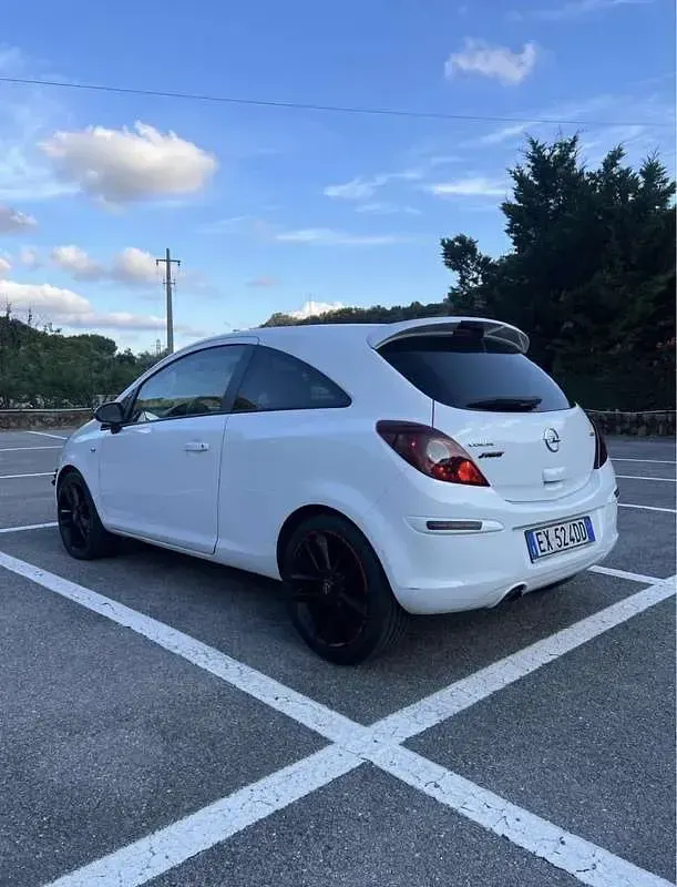 Usata Opel Corsa Color Edition 95 CV (69 kW) 2014 Utilitaria