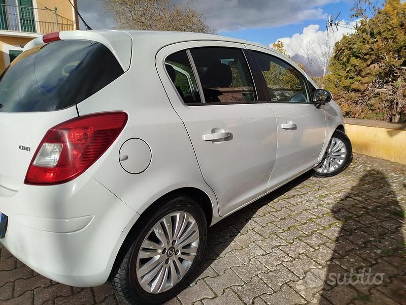 Usata Opel Corsa 2012 Bianco Berlina