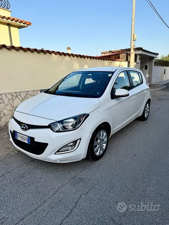 Usata Hyundai i20 85 CV (62 kW) 2013 Bianco Utilitaria