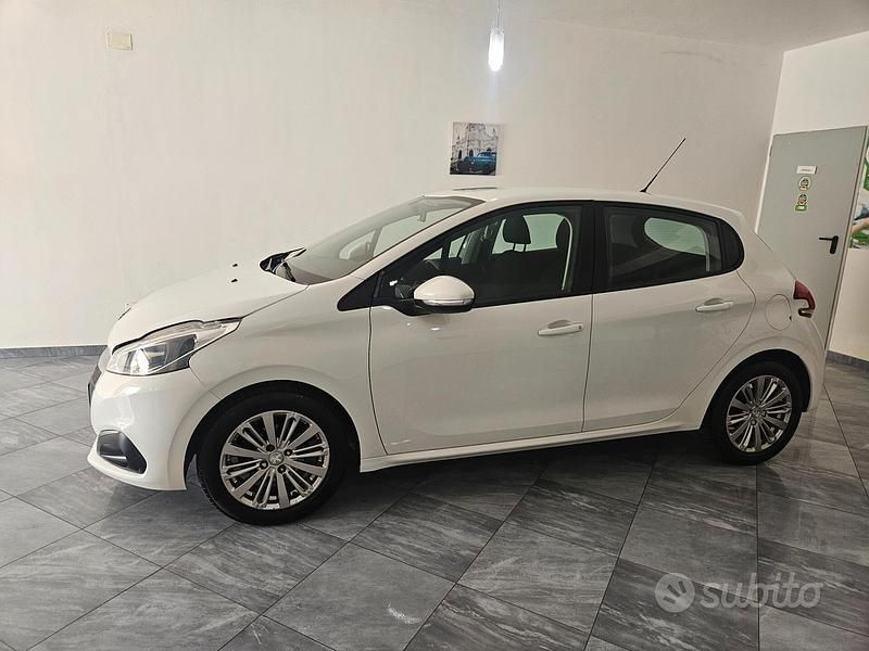 Usata Peugeot 208 Allure 75 CV (55 kW) 2017 Bianco Utilitaria